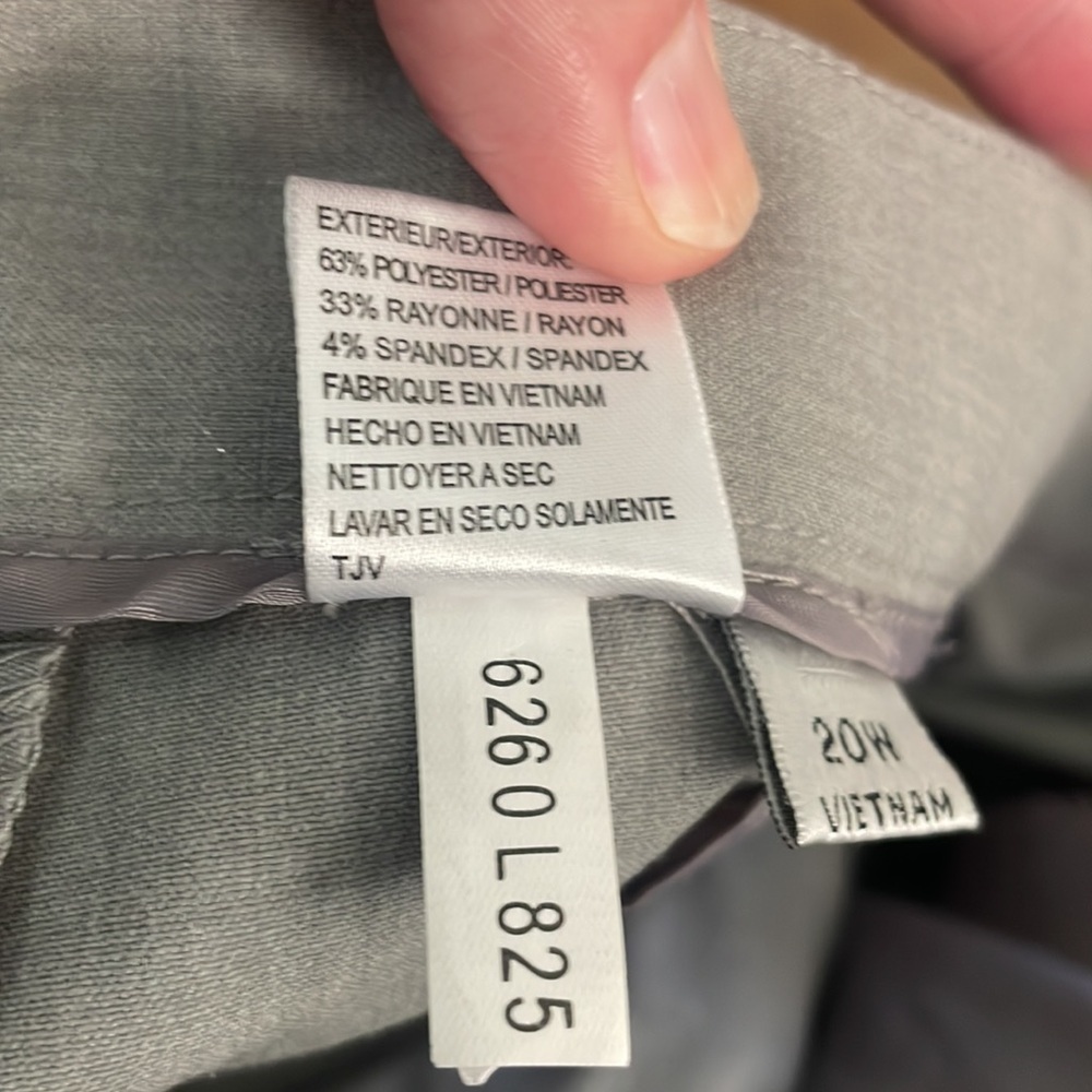 Light gray size 20W dress pants. 31.5 inch inseam. - Picture 6 of 6